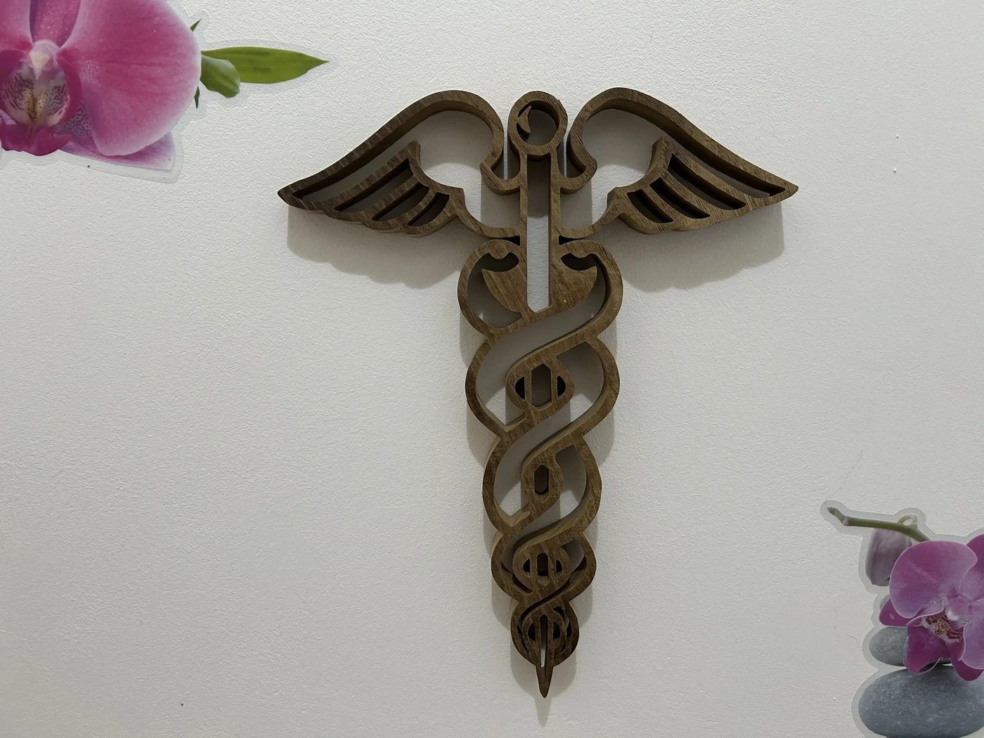 Le bâton d’Hermès, autrement dit le Caducée- en bois de châtaignier - 24 cms - Sur commande à partir de 26€