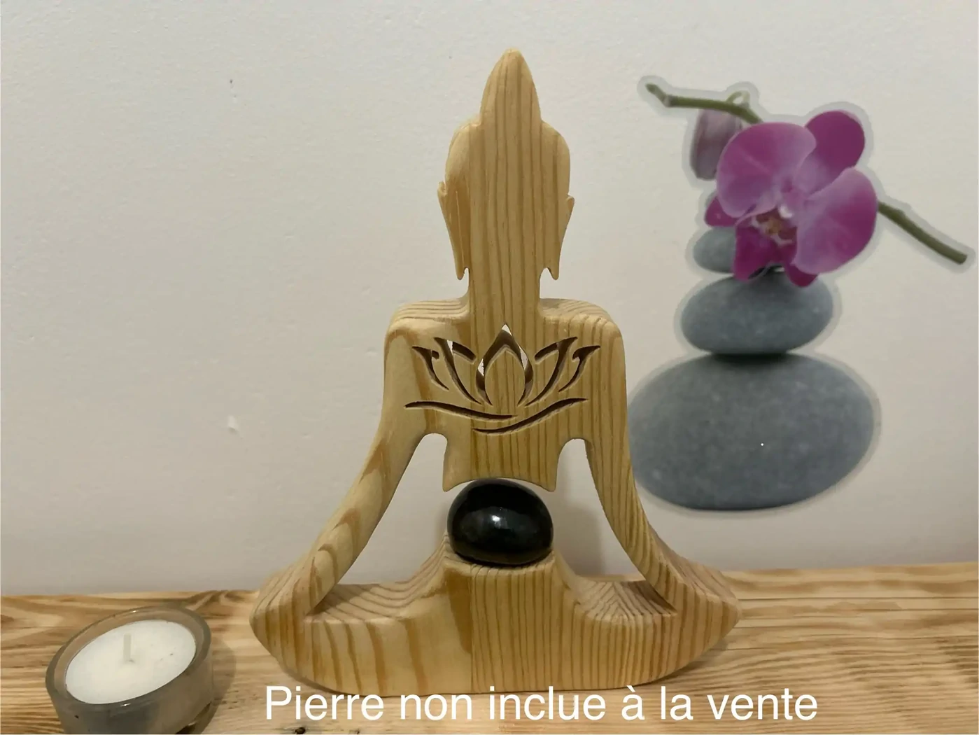 Bouddha repose pierre - Déposez votre pierre semi précieuse - En bois de pin - finition vitrificateur -  19 x 15,5 cms - hauteur de l’emplacement de la pierre 2,5 cms - Vendu sans la pierre -En cours d’approvisionnement 28€