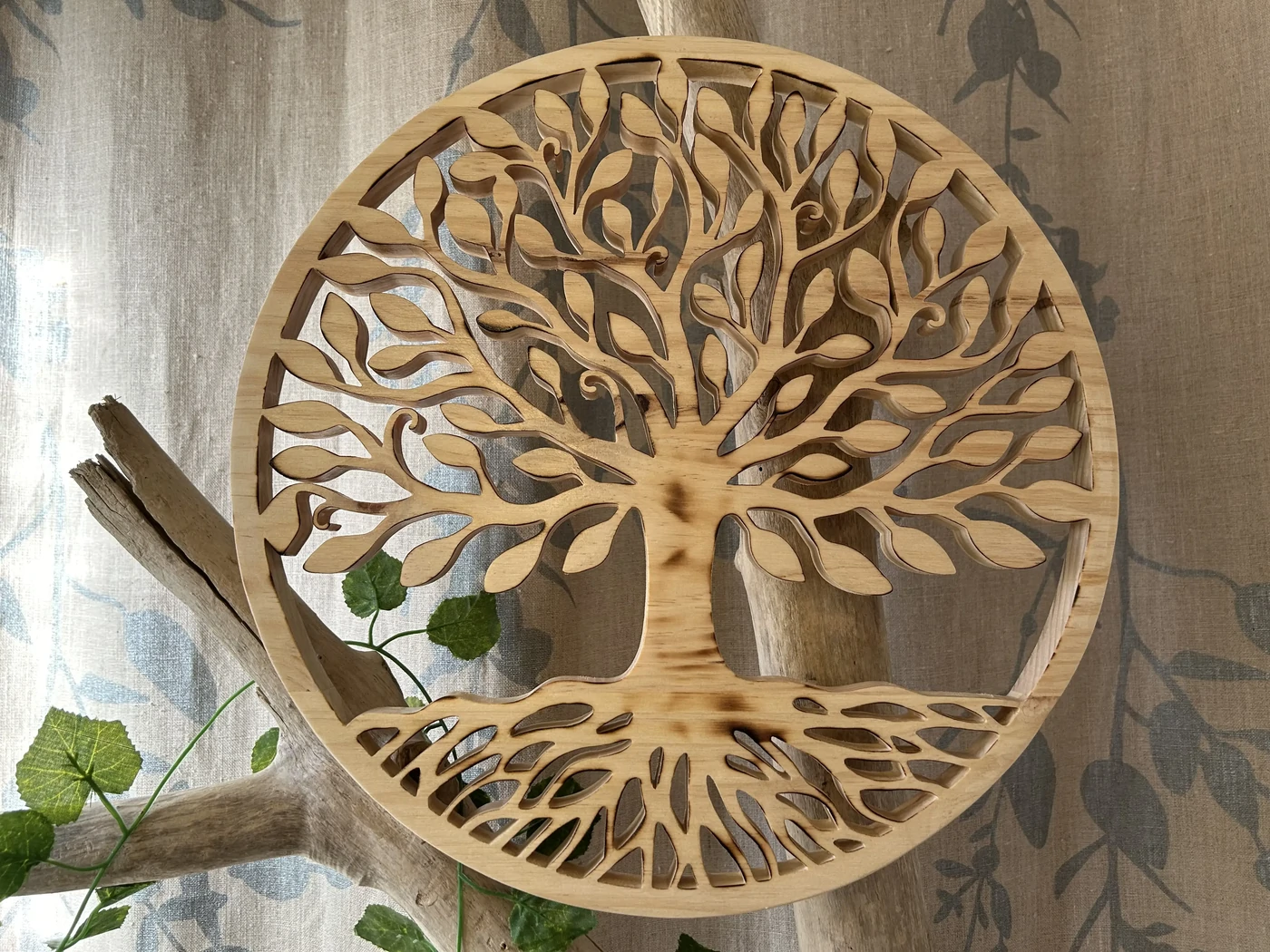 Arbre de vie en pin - 36 cm - finition brûlé - fond dur - à accrocher ou à poser sur un support bois - En stock - 55€